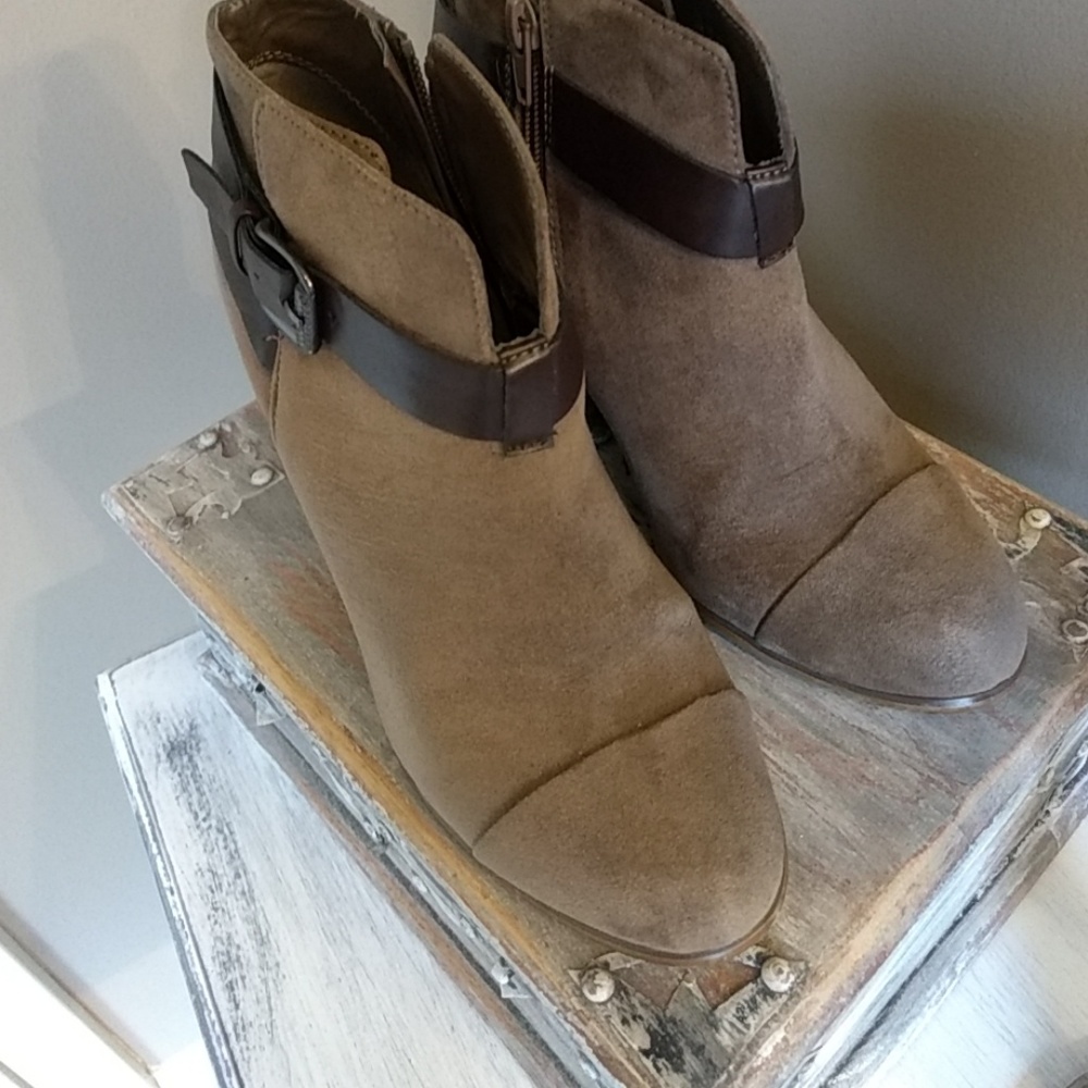 😍Taupe suede booties😍 - Picture 2 of 5